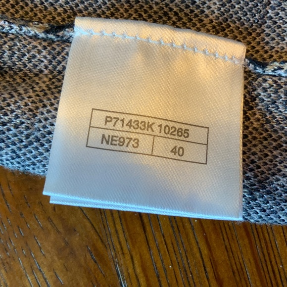 CHANEL CASHMERE PLAID POLKA DOT 2021 Autumn Rhinestone Buttons Logo 40 - Picture 10 of 16